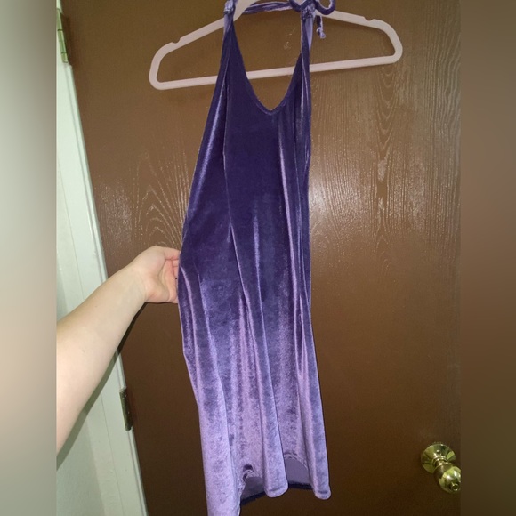 Boutique velvet halter dress - Picture 3 of 4